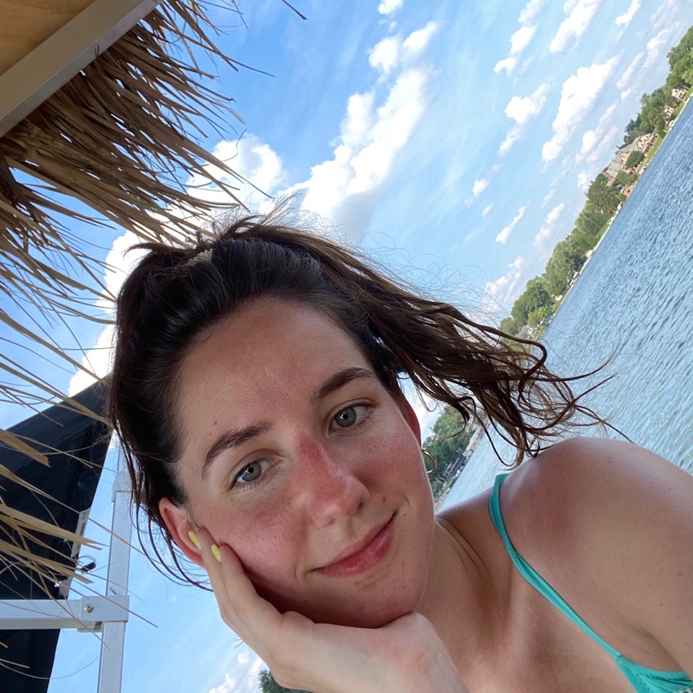 Meet your Posher, Claudia